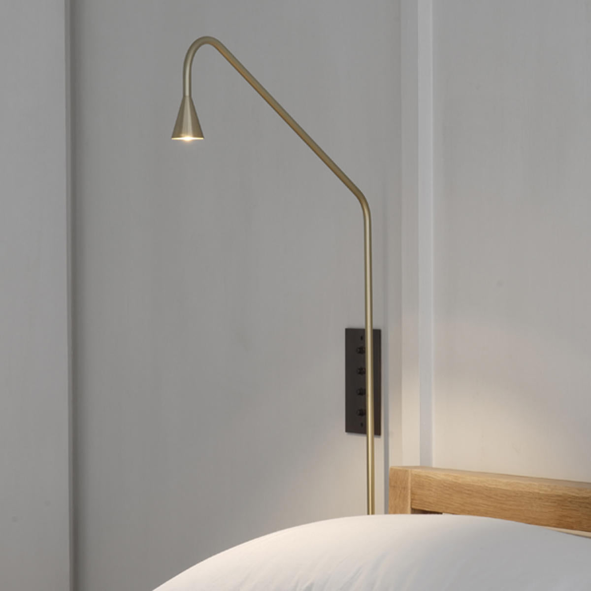 Trizo21 Austere Wall Light