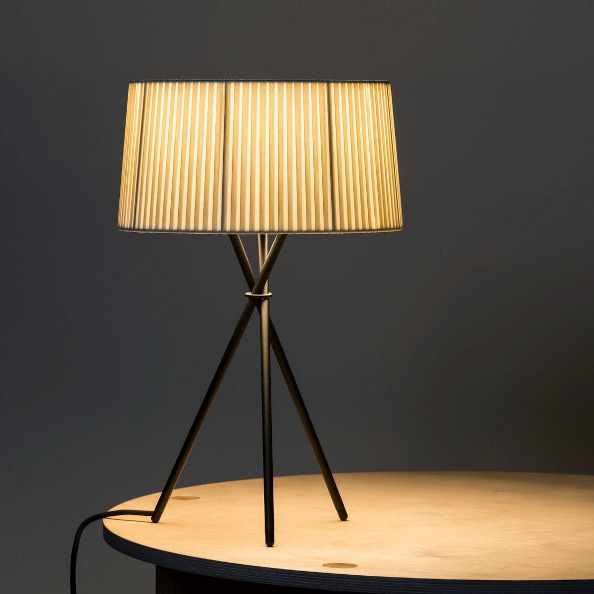 Santa & Cole Tripode M3 Table Light