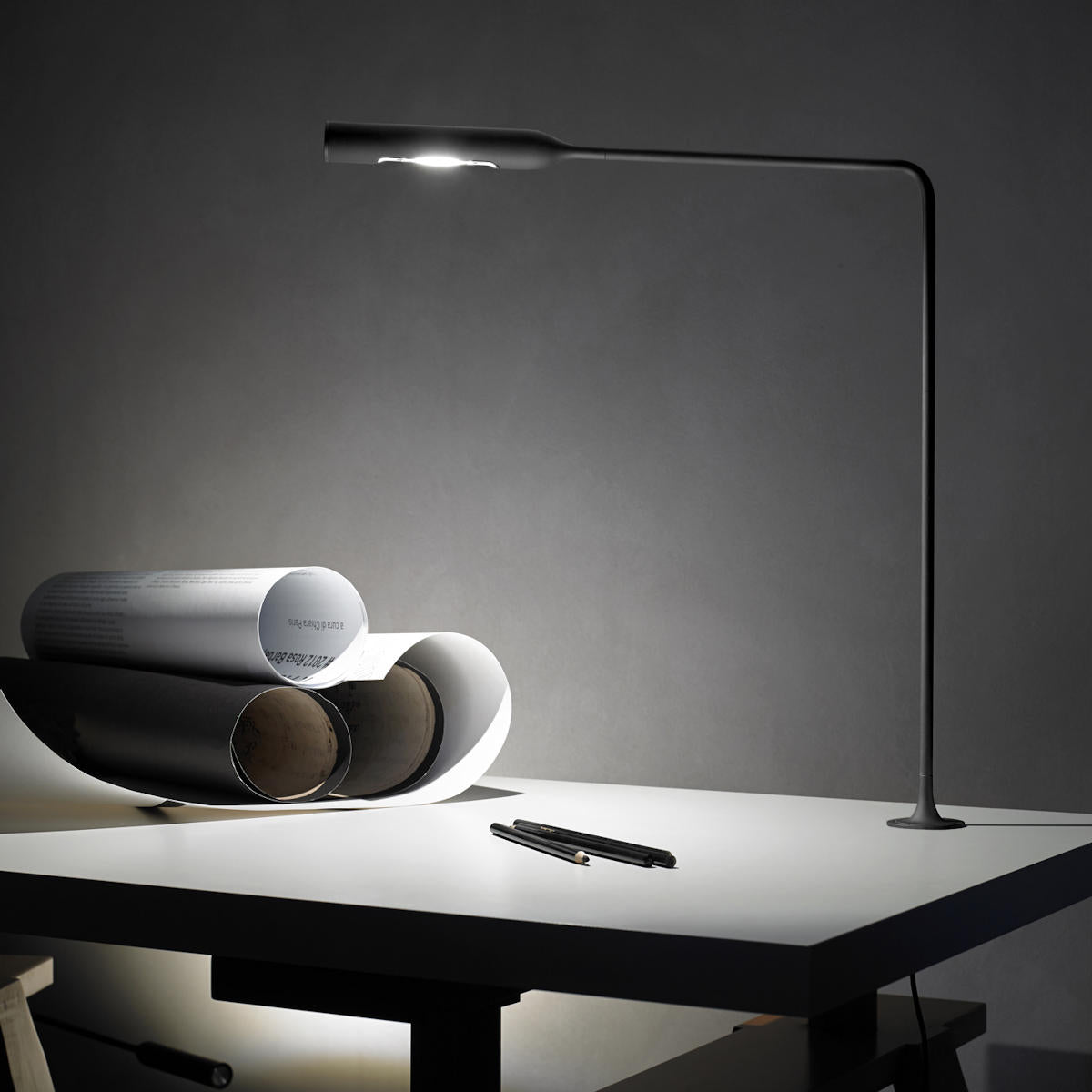 Lumina Flo Grommet Desk Light